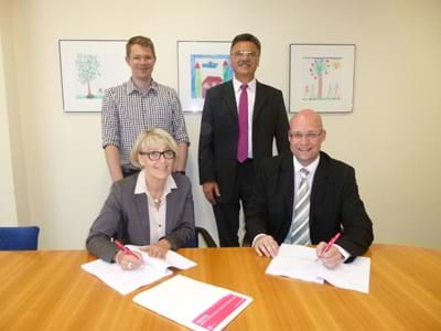 Breitbandausbau-telekom-Unterzeichnung.jpg